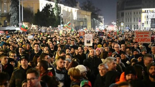 Premierul Bulgariei, Rosen Zhelyazkov, își dă demisia după proteste masive. Țara intră în cea mai delicată etapă înainte de adoptarea euro