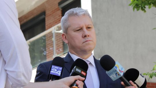 Peste 12.000 de persoane cer printr-o petiție demiterea lui Cătălin Predoiu. Presiunea publică crește pe fondul criticilor privind activitatea sa la Justiție și Interne