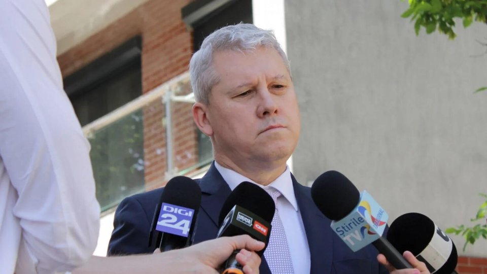 Peste 12.000 de persoane cer printr-o petiție demiterea lui Cătălin Predoiu