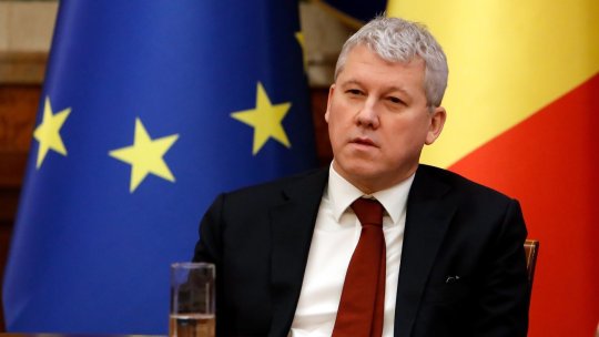 Premiu internațional pentru Cătălin Predoiu, în timp ce în România i se cere demisia