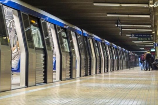 Incident mortal la metroul din București: o femeie a murit după ce a coborât pe șine, la stația Crângași