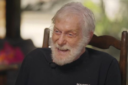 Actorul Dick Van Dyke a împlinit 100 de ani și spune că nu se simte “gata”