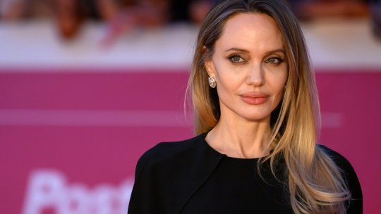 Gest puternic al Angelinei Jolie: actrița își arată cicatricile mastectomiei într-un mesaj despre prevenție și curaj