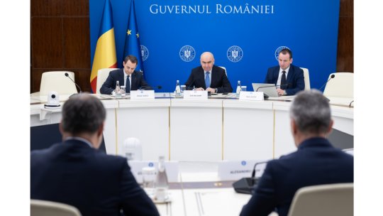 Ce s-ar putea întâmpla cu salariul minim și impozitul pe cifra de afaceri în 2026. Premierul a discutat două variante cu reprezentanții Consiliului Investitorilor Străini