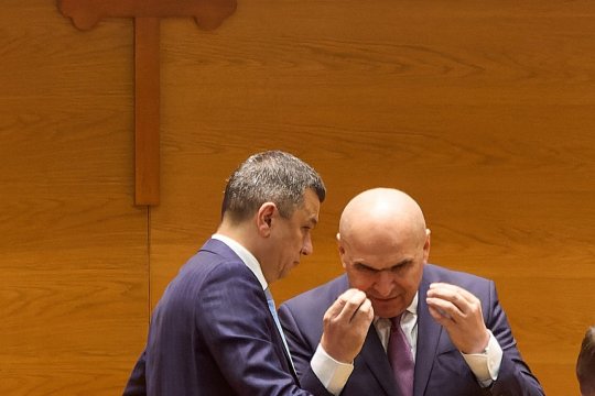 Premierul reacționează, înainte de discuțiile din coaliție, la votul dat de PSD împotriva ministrului Diana Buzoianu: ”Este greu să faci echipe puternice dacă oamenii se porcăiesc”