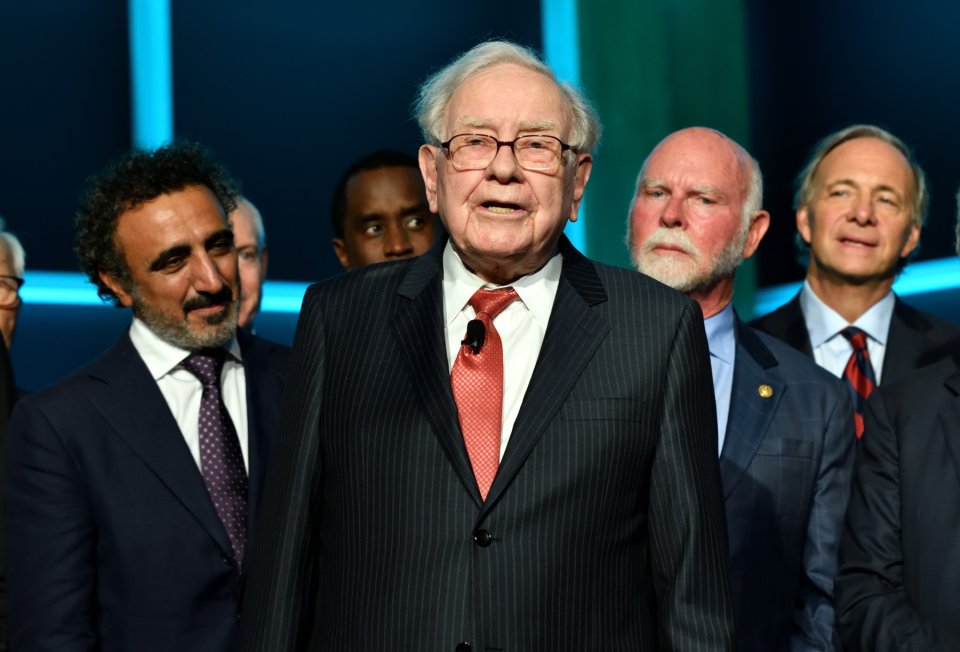 Warren Buffett se retrage de la conducerea Berkshire Hathaway