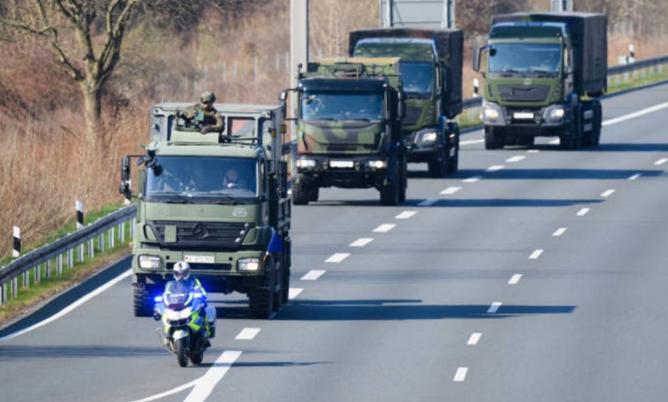 Convoi al NATO într-un exercițiu militar