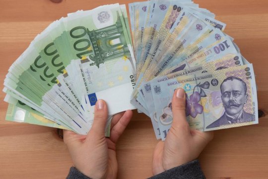 Atenție, români! Ce se va întâmpla cu valoarea monedei euro de la începutul anului și cine va avea cel mai mult de suferit