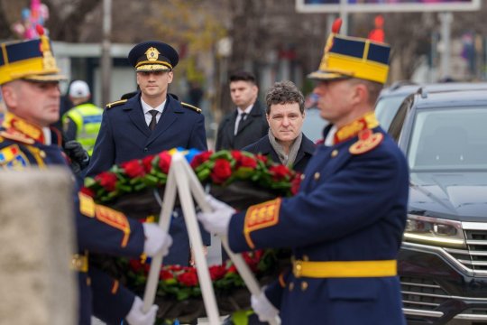 Ce mesaj a transmis Nicușor Dan după ce a depus coroana la Monumentul Revoluției din Piața Universității: ”Nu vorbim suficient despre acești eroi”