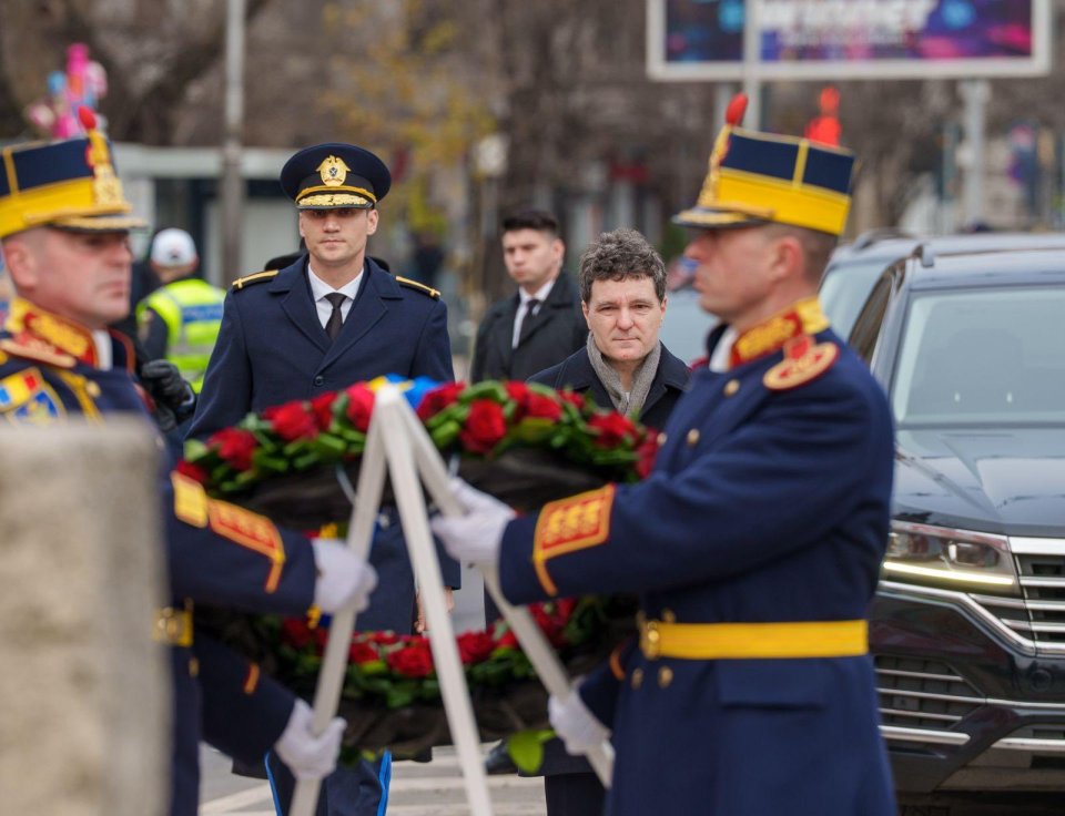 Ce mesaj a transmis Nicușor Dan după ce a depus coroana la Monumentul Revoluției din Piața Universității