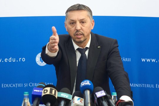 Daniel David, ministrul Educației, a demisionat: “Este cinstit ca bugetul pe anul 2026 să fie făcut de ministrul care îl va administra”