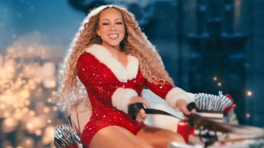 Mariah Carey, detronată pe Spotify de Sia. “All I Want For Christmas” nu mai este cel mai ascultat cântec de Crăciun