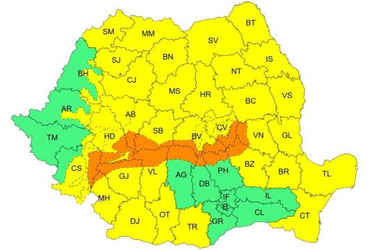 Vânt puternic și ninsori viscolite în următoarele zile. De sâmbătă noaptea, mare parte din țară intră sub coduri de atenționare și avertizare