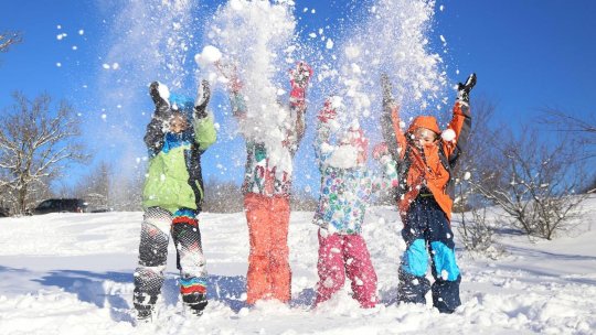 Mulți părinți nu știu asta. La câte zile după Revelion se întorc copiii la școală în 2026