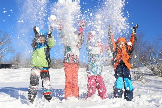 Mulți părinți nu știu asta. La câte zile după Revelion se întorc copiii la școală în 2026