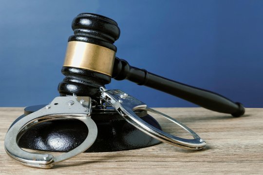 Asistentă medicală arestată pentru că a ajutat o femeie să își ucidă mama cu sedative. DSP verifică dacă femeia a furat substanțele din Spitalul Cisnădie