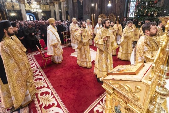 Slujbe la miezul nopții de Revelion în toată țara. Află când și unde sunt așteptați credincioșii