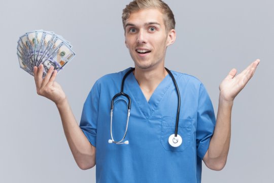 Câți bani poate câștiga un asistent medical în Germania. Postarea unui român a devenit virală