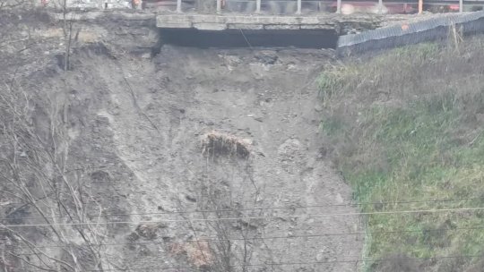 Alunecare de teren pe cel mai circulat drum al țării. CNAIR: “Deocamdată nu există risc de surpare pe DN1. Măsurile de punere în siguranță trebuie să înceapă imediat”
