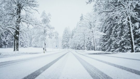 Când începe să ningă puternic în România. Meteorologii anunță un val de 11 zile cu zăpadă continuă