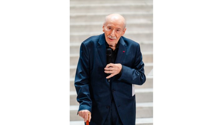 Președintele Nicușor Dan îl premiază pe actorul Victor Rebengiuc