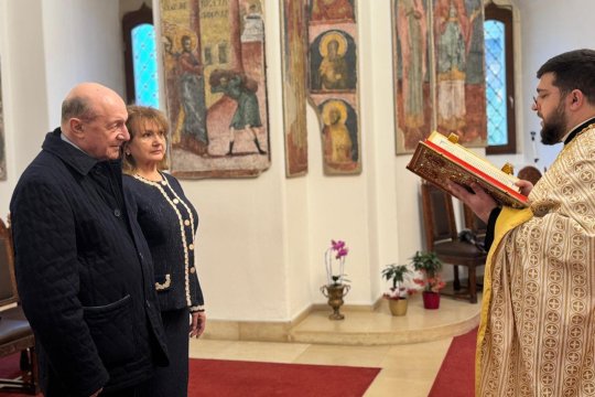 Traian și Maria Băsescu au marcat 50 de ani de căsnicie. Ce mesaj a transmis fostul președinte după ceremonia discretă de la biserică