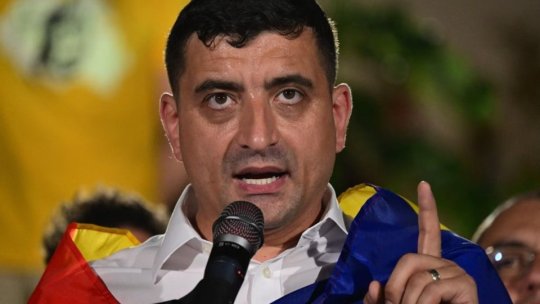 Cum încearcă George Simion să mobilizeze alegătorii la vot, cu o fotografie rară. ”Mama m-a rugat să vă transmit”