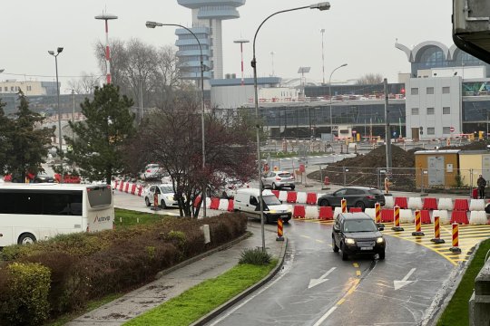 Trafic oprit pentru mașini spre Terminalul Plecări din fața Aeroportului Otopeni, din cauza lucrărilor la metrou. Care este noul drum de acces