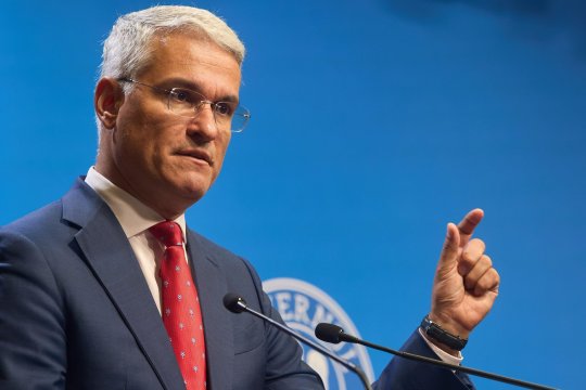 Achizițiile de microbuze electrice intră în atenția Parchetului European. Acestea au fost cumpărate și de trei ori mai scump: “Diferențele de preț ridică suspiciuni de cartel”