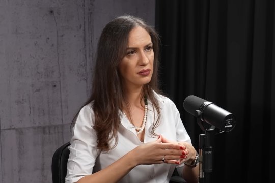 Profesia de comisar de licitație, explicată de Simona Chiș în podcastul I AM MEDIA BUSINESS