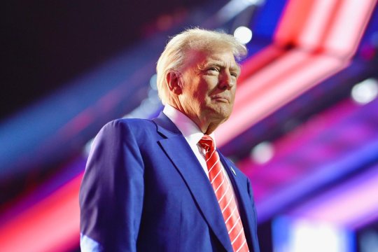Donald Trump a semnat un nou ordin. Acesta impune taxe vamale la importurile de oțel și aluminiu: ”Fără excepție sau scutire”
