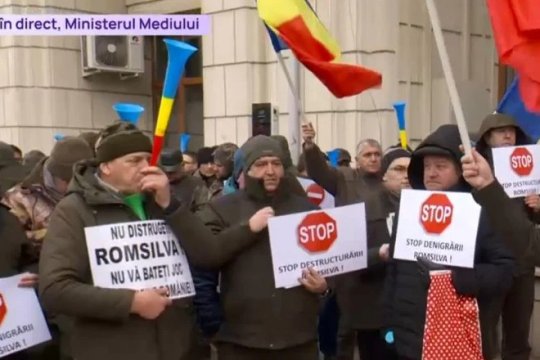 Sute de angajați ai Romsilva au ieșit în stradă. Ministrul Fechet a dezvăluit că promite să taie bonusurile pe care le primesc la angajare