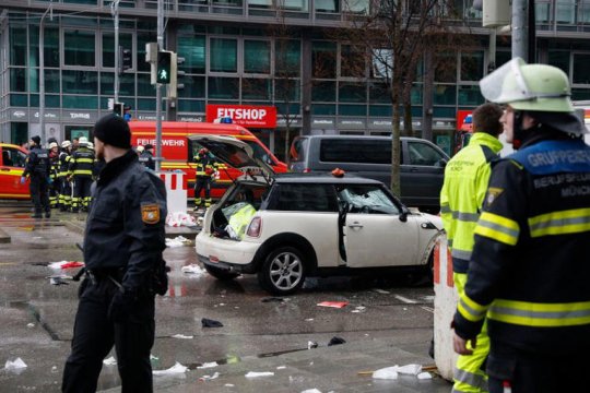 Un șofer afgan de 24 de ani a intrat cu mașina în mulțime, la Munchen. Cel puțin 20 de persoane au fost rănite