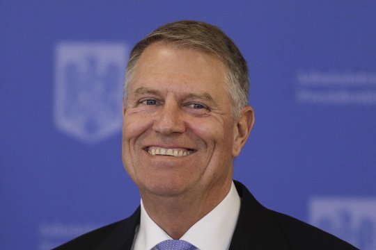 Cum a fost surprins Klaus Iohannis, după demisia de la Cotroceni. Fostul președinte al României s-a lăsat filmat de jurnaliști