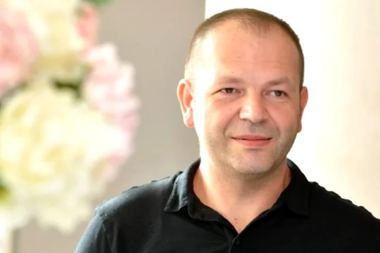 Cine este artistul care a murit pe aeroportul Otopeni? Avea 43 de ani