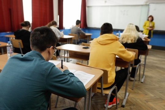 Vești bune pentru acești elevi! Autoritățile au anunțat anularea tuturor cursurilor de mâine