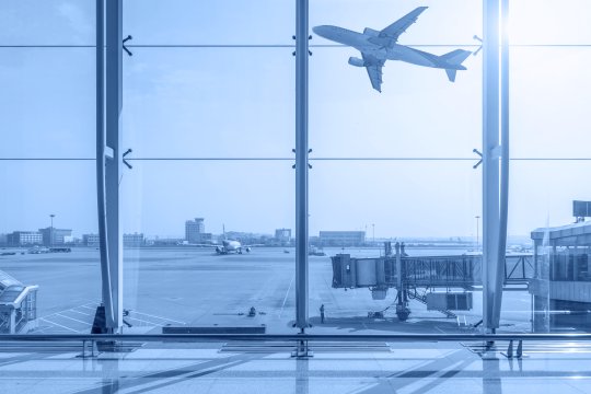 Câți bani poți să primești dacă zborul tău întârzie sau este anulat. Cum poți să determini companiile aeriene să îți plătească despăgubiri