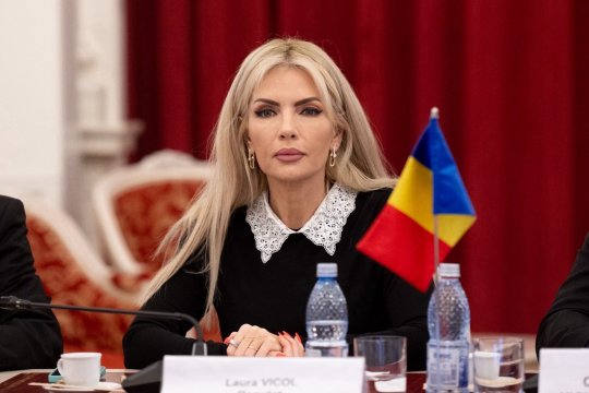 Laura Vicol a rămas fără mai multe bunuri de valoare. DIICOT a ridicat mai multe genți și ceasuri de mii de euro