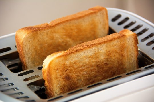 Pâinea nu este interzisă în curele de slăbit. Ce cantitate ai voie să consumi zilnic