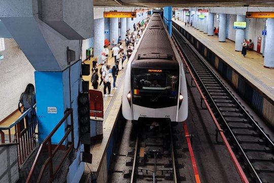 Buluc la metrou. Mecanicii s-au îmbolnăvit brusc și nu s-au mai prezentat la lucru. A crescut timpul de așteptare pe Magistrala 2
