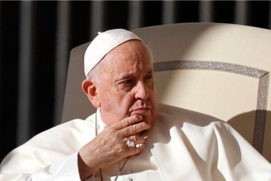 Papa Francisc vine cu un mesaj din spital pentru credincioși: ”Sunt slăbit. Mă confrunt cu o încercare”