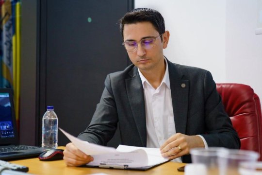 Profesorul de la Facultatea de Jurnalism, Antonio Momoc, susține un curs despre democrație și populism. Cum ne putem proteja de fake news și dezinformare
