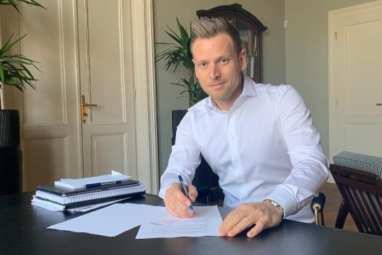 Tranzacție de 50 de milioane de euro. Cea mai valoroasă proprietate din București va fi cumpărată de ginerele lui Viktor Orban