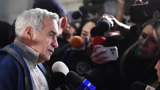 Scene violente în fața sediului BEC. Candidatura lui Călin Georgescu a fost respinsă, jandarmii au intervenit printre simpatizanții violenți