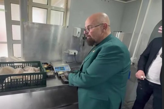 Descoperirea șocantă a lui Piedone la un restaurant din Rădăuți. De cât timp era expirată carnea