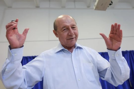 Băsescu deranjat de atitudinea lui George Simion la adresa României: ”Atitudinea lui Simion e de slugă”