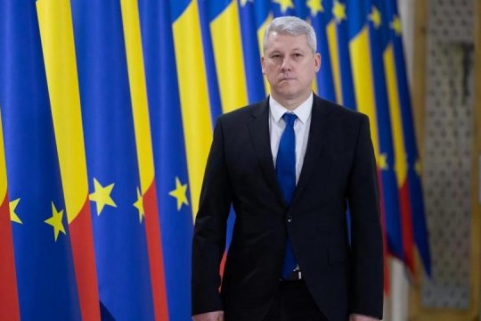 Mesajul premierului interimar după vot: ”Îndemn toți cetățenii români să participe astăzi la vot, este un moment de răscruce”