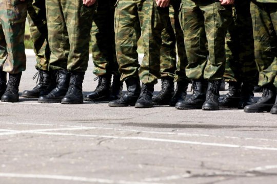 Se vrea revenirea la serviciul militar obligatoriu. Cine urmează să ia decizia finală