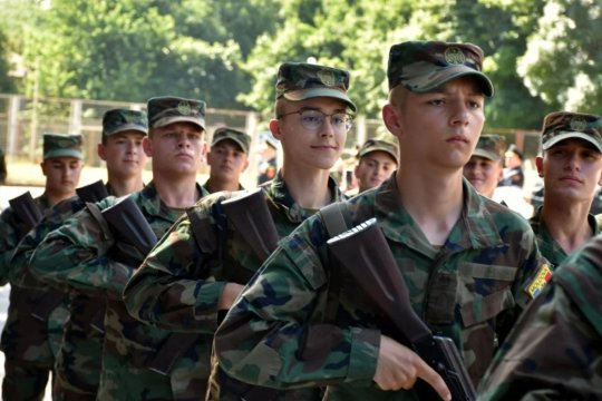 Serviciul militar obligatoriu s-ar putea reduce considerabil. Pe ce perioadă s-ar putea întinde programul în curând