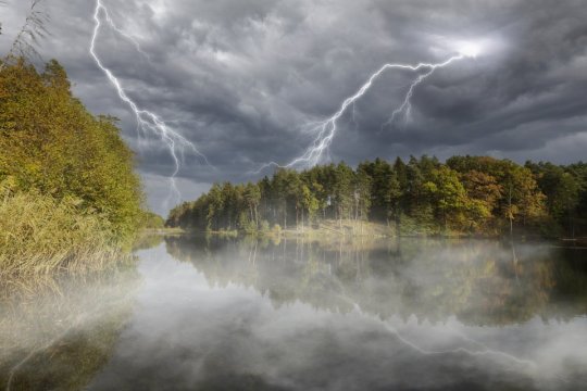 E cod roșu în România! Mai multe persoane au fost evacuate de autorități